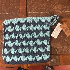 NWT Crocheted pot holder